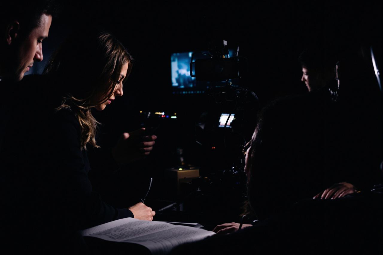 某知名导演被多名演员联名举报，行业震动！详情曝光